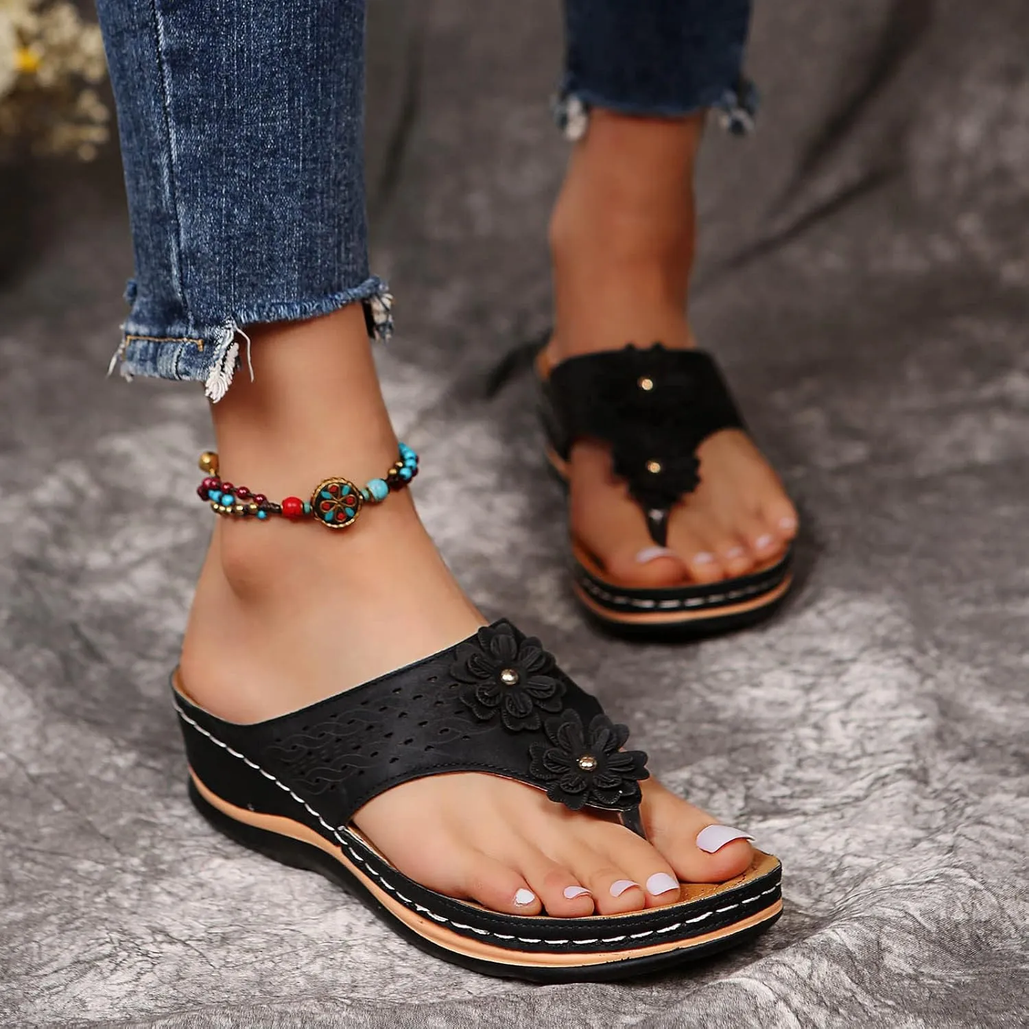 Orthopedic Sandals for Women Arch Support Flip Flops Sandals Walking Thong Sandals 3D Hollow Flower Wedge Shoes